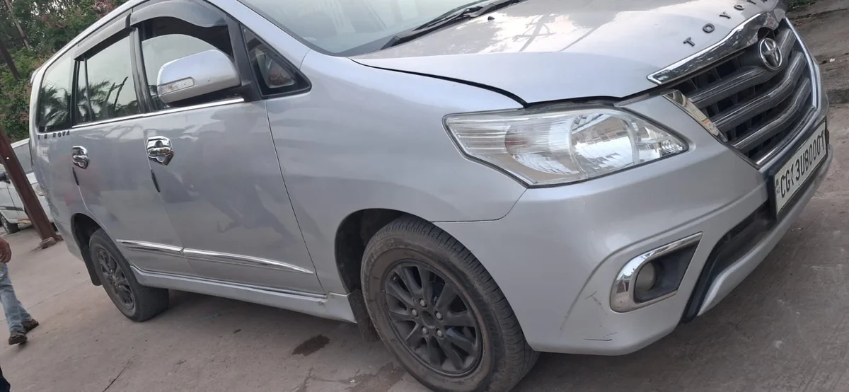 TOYOTA INNOVA 2.5 V 8STR - 6