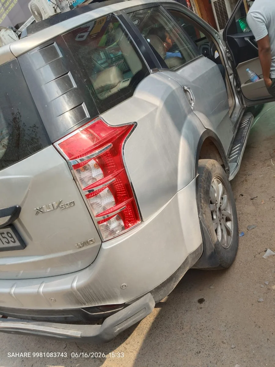 XUV 500 R FWD W10 7 STR - 10