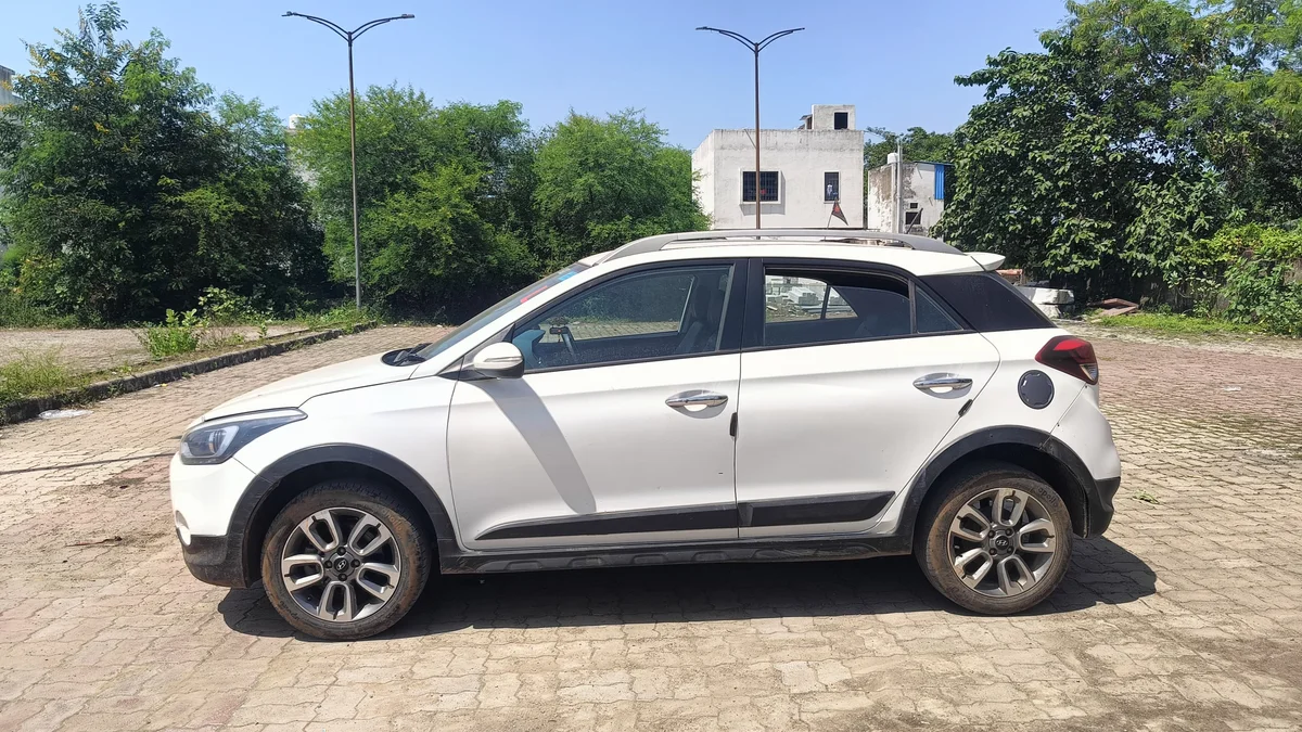HYUNDAI i20 - 4