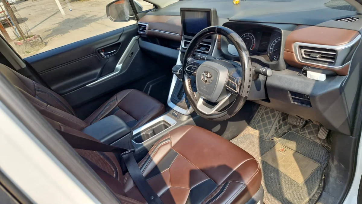 TOYOTA INNOVA HYCROSS - 5