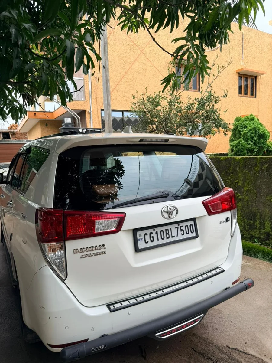 TOYOTA INNOVA CRYSTA 2.4V (MT) - 2