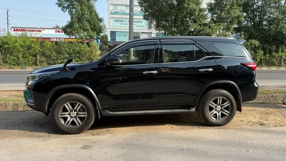 TOYOTA FORTUNER 4×2 AUTOMATIC - 3
