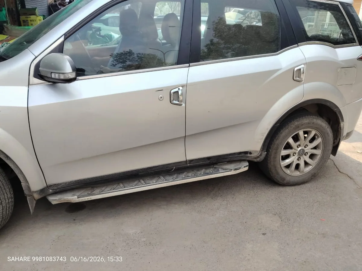 XUV 500 R FWD W10 7 STR - 5