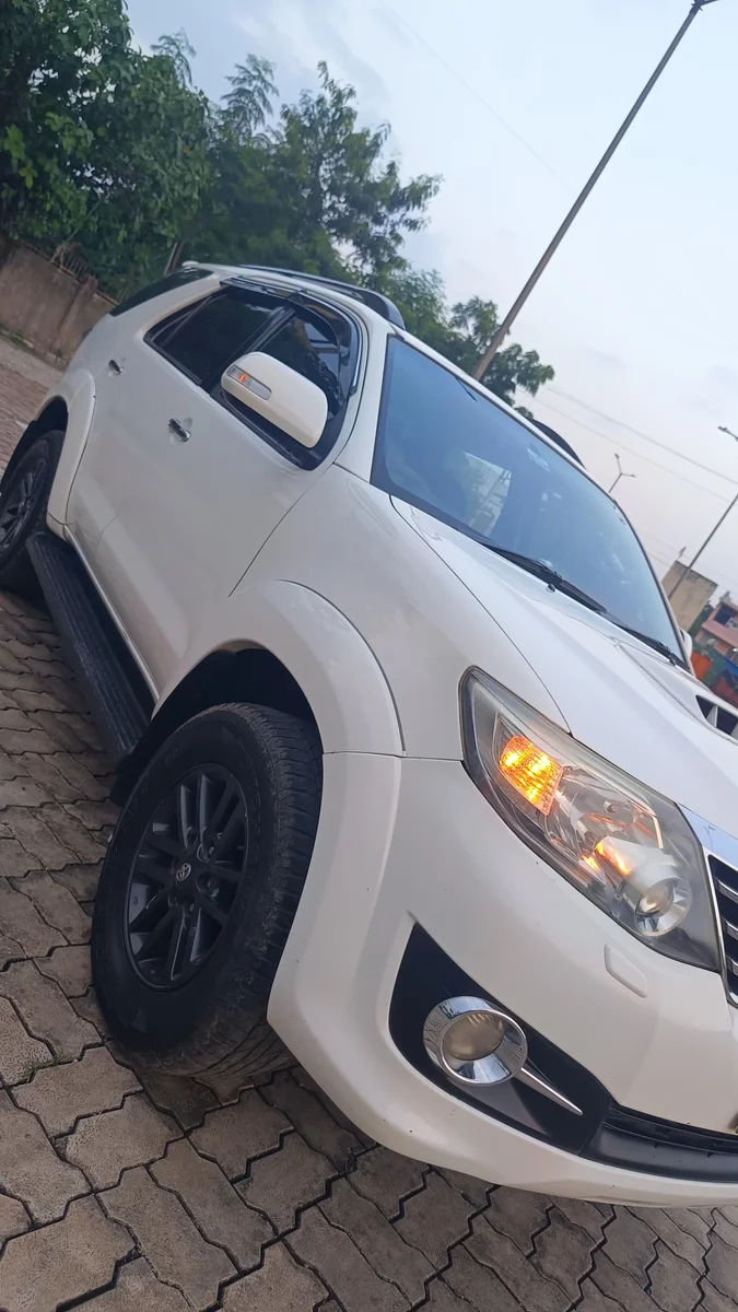 TOYOTA FORTUNER 4×2 MT - 3