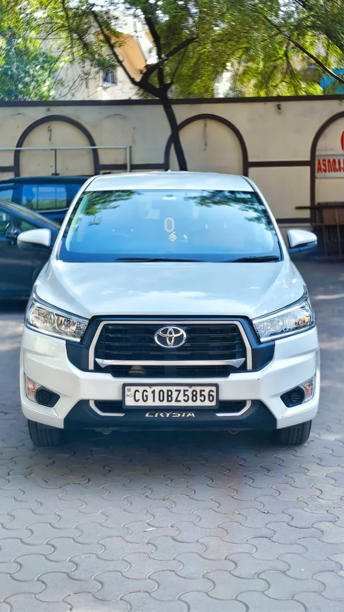 TOYOTA INNOVA CRYSTA WHITE DIESEL
