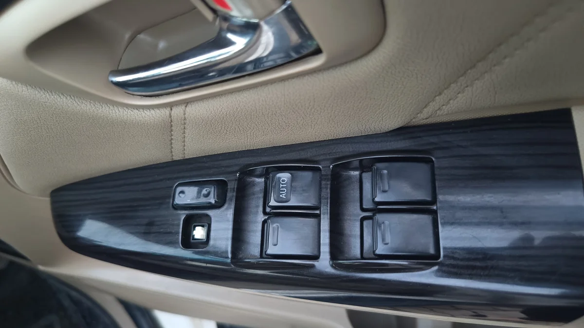 TOYOTA FORTUNER 4×2 MT - 13