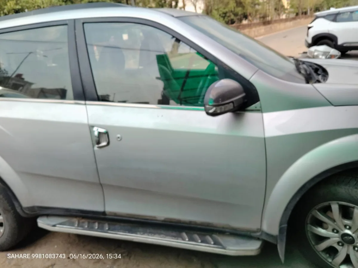 XUV 500 R FWD W10 7 STR - 4