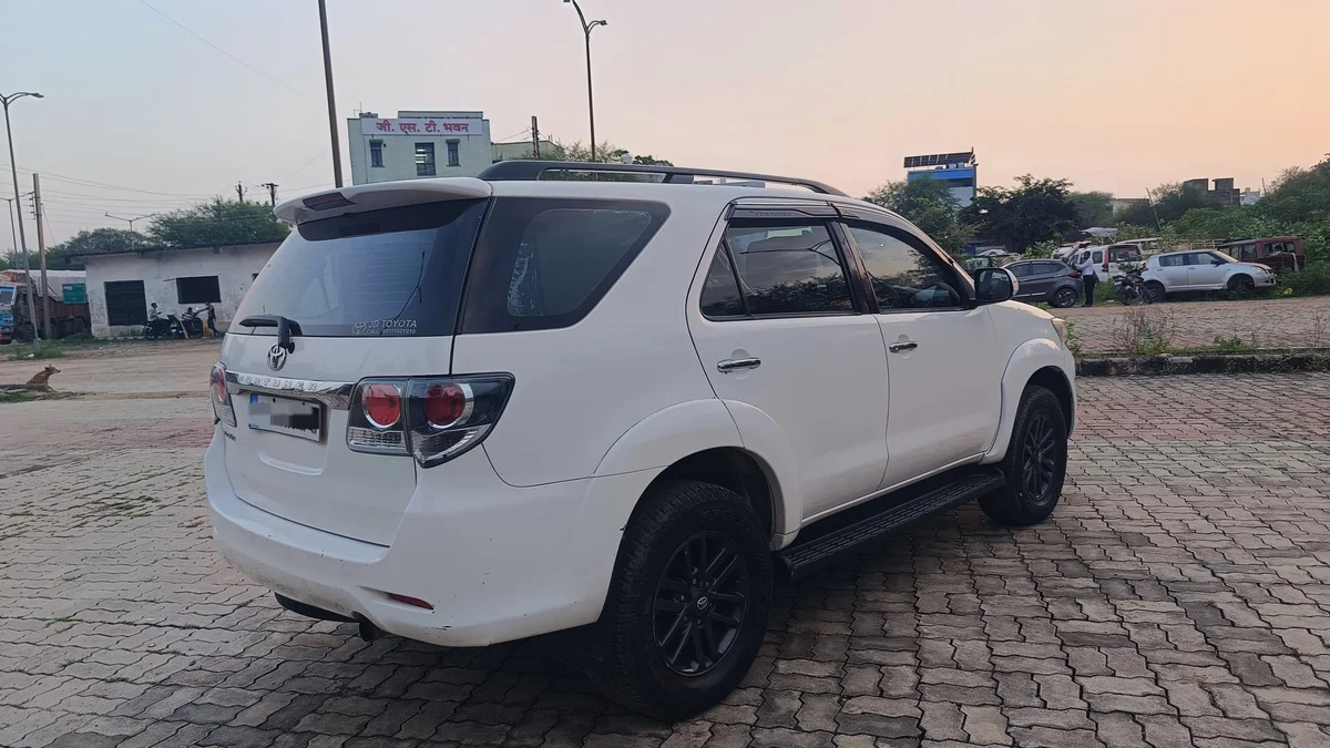 TOYOTA FORTUNER 4×2 MT - 6