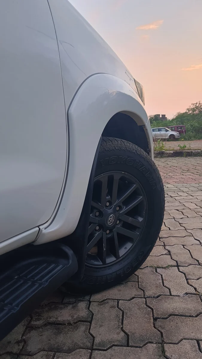 TOYOTA FORTUNER 4×2 MT - 25
