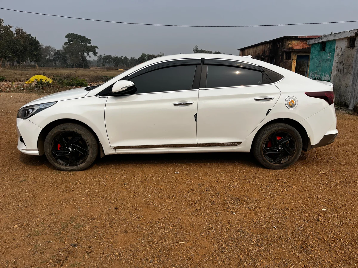 HYUNDAI VERNA SX - 4