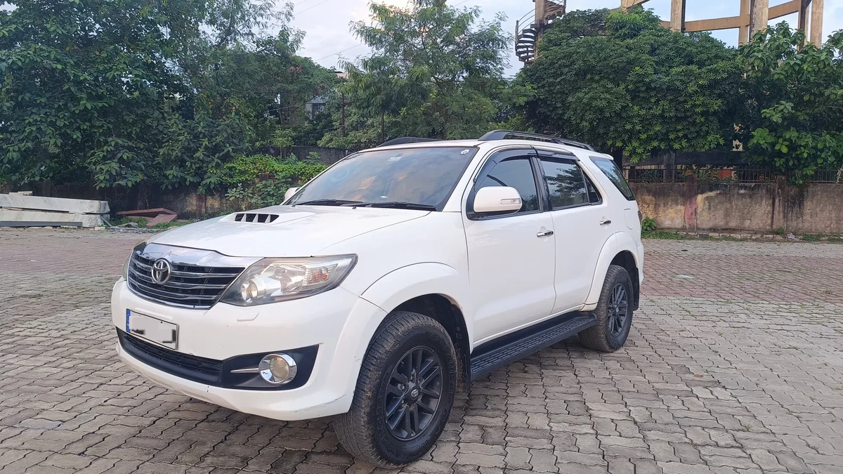 TOYOTA FORTUNER 4×2 MT - 29