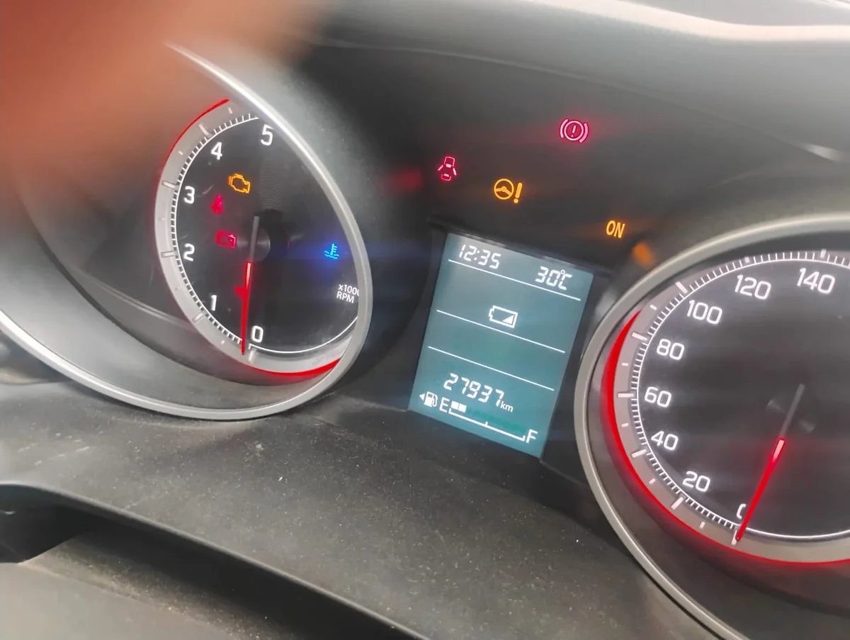 MARUTI SWIFT ZXI - 6