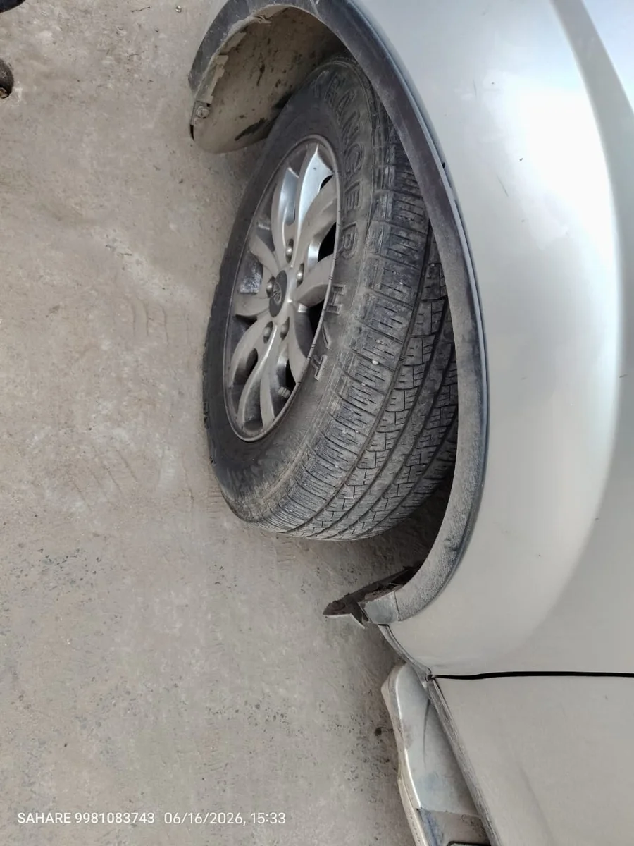 XUV 500 R FWD W10 7 STR - 11