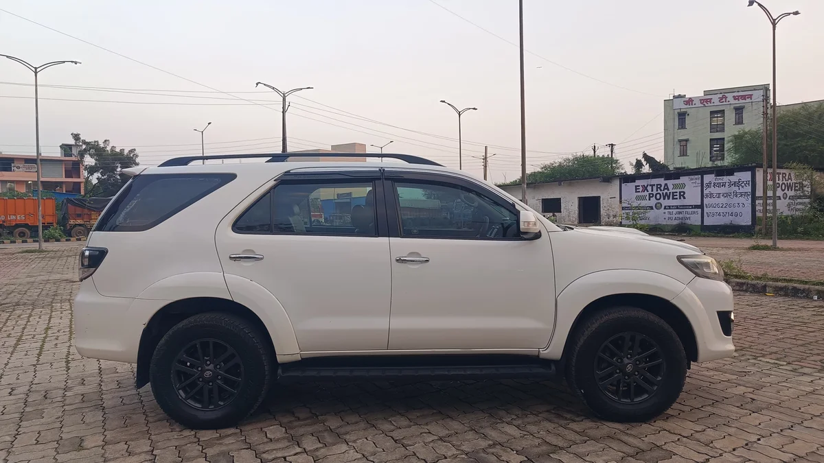TOYOTA FORTUNER 4×2 MT - 5