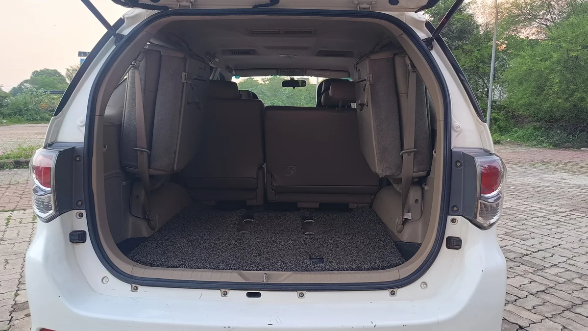 TOYOTA FORTUNER 4×2 MT - 22