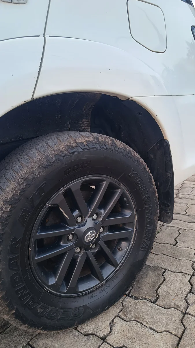 TOYOTA FORTUNER 4×2 MT - 26