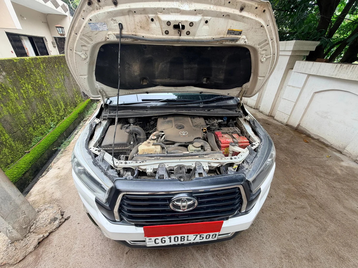 TOYOTA INNOVA CRYSTA 2.4V (MT) - 5