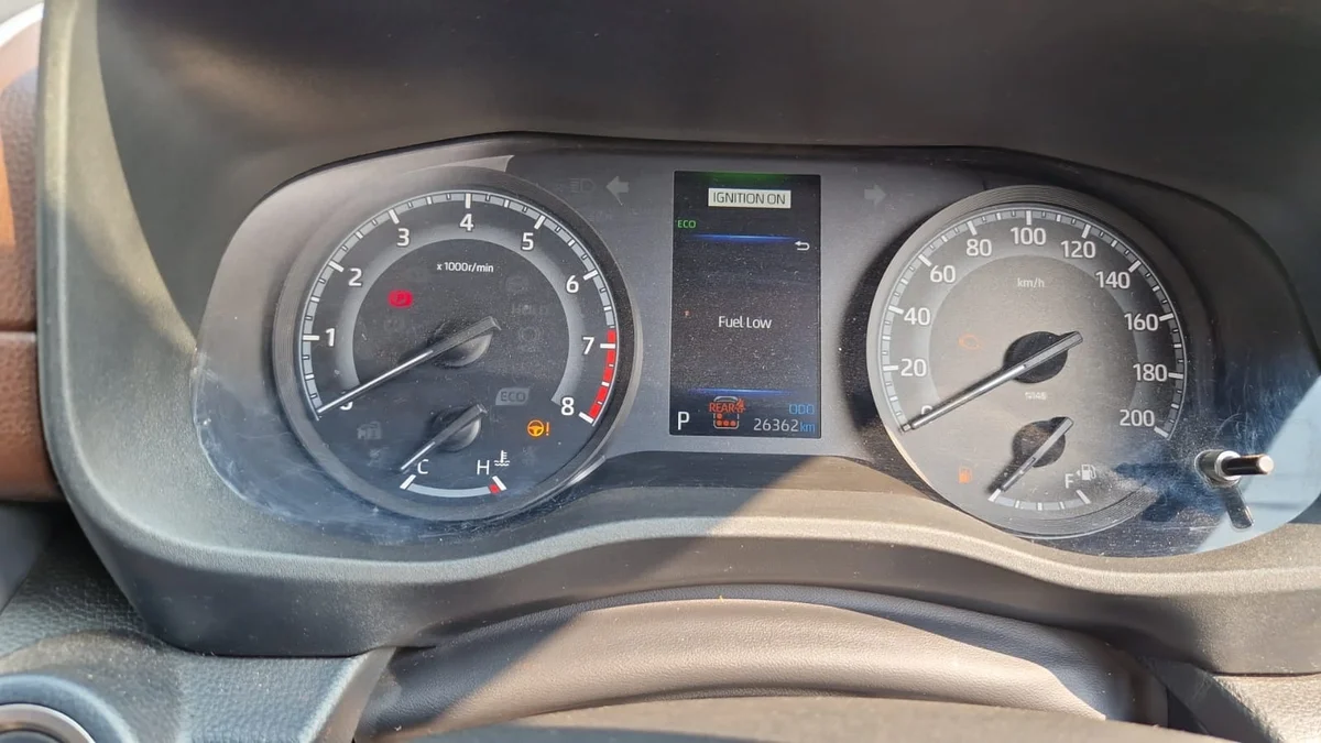 TOYOTA INNOVA HYCROSS - 7