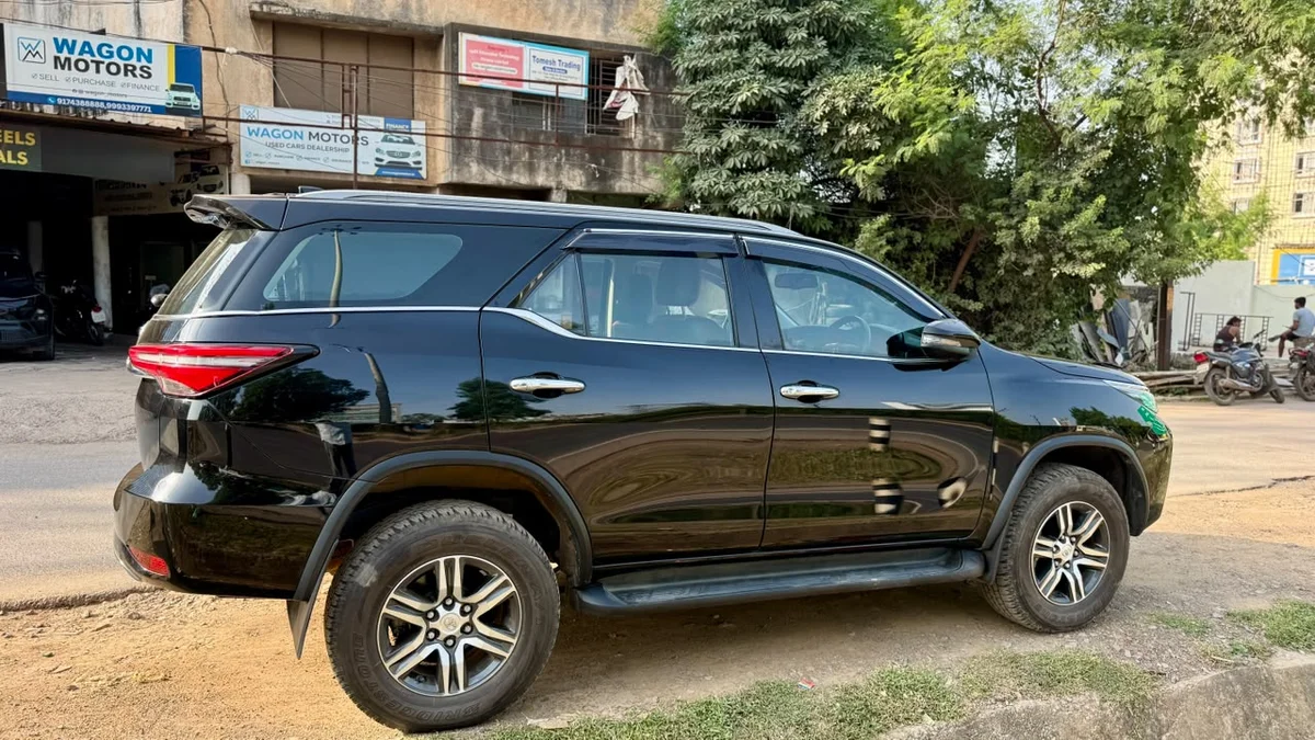 TOYOTA FORTUNER 4×2 AUTOMATIC - 2