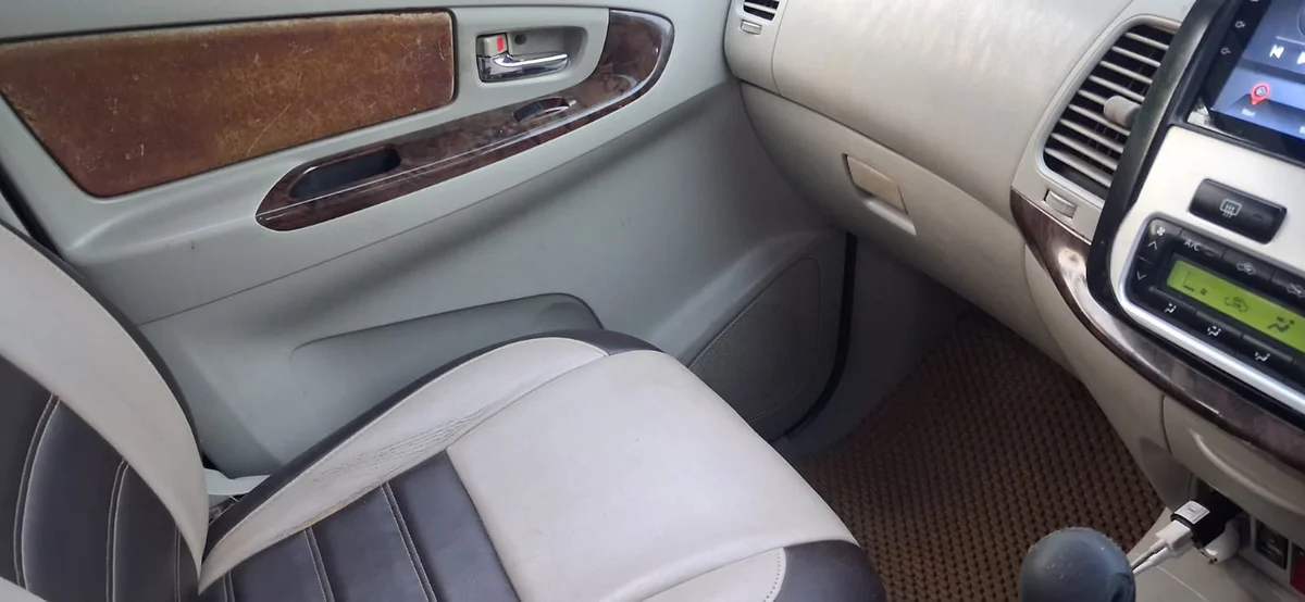 TOYOTA INNOVA 2.5 V 8STR - 10