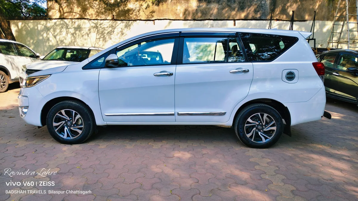 TOYOTA INNOVA CRYSTA WHITE DIESEL - 5