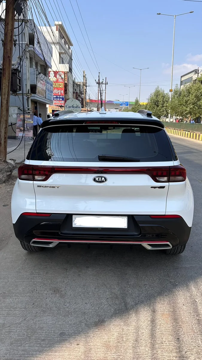KIA SONET D1.5 6 MT GTX PLUS - 6