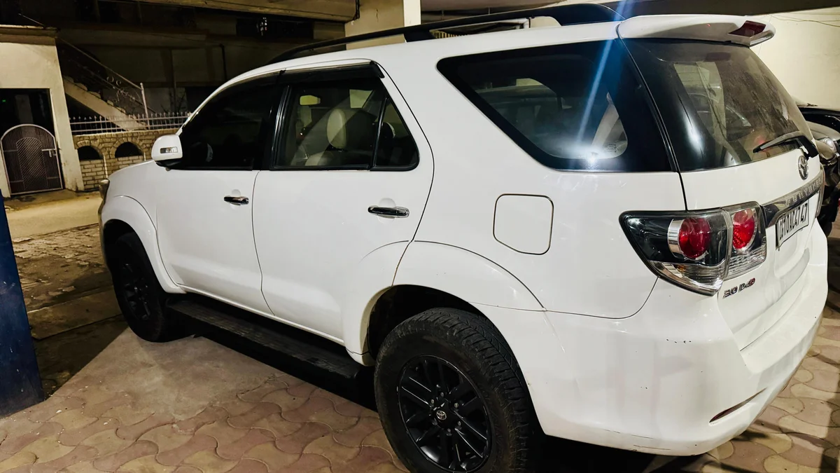 TOYOTA FORTUNER 4×2MT - 3