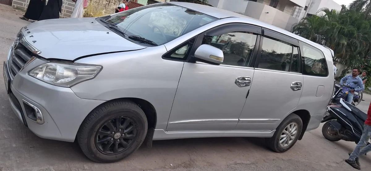 TOYOTA INNOVA 2.5 V 8STR - 2