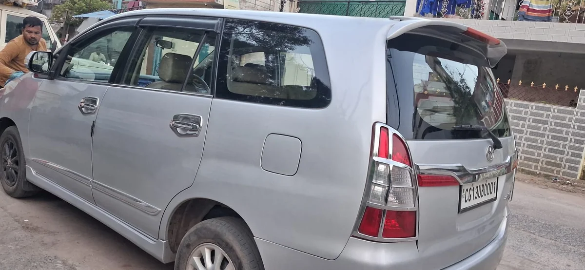 TOYOTA INNOVA 2.5 V 8STR - 3