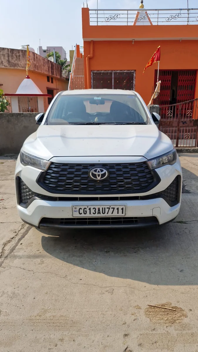 TOYOTA INNOVA HYCROSS