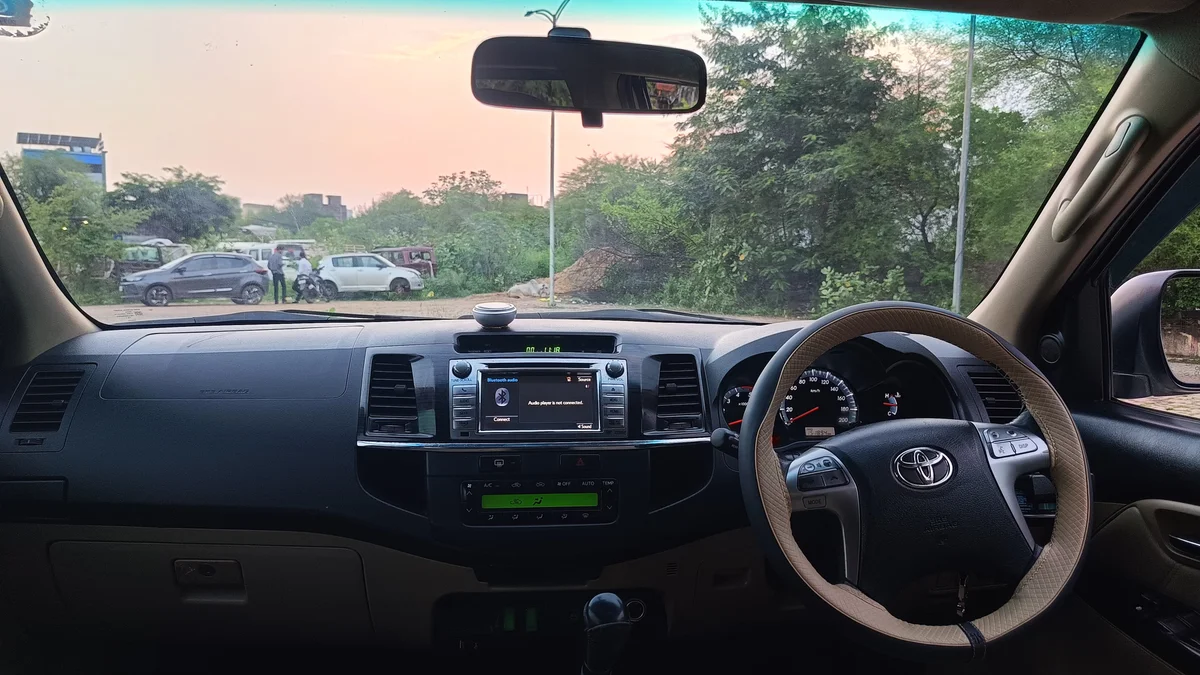TOYOTA FORTUNER 4×2 MT - 11