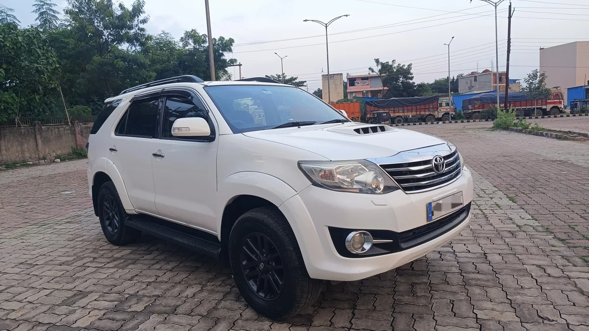 TOYOTA FORTUNER 4×2 MT - 2