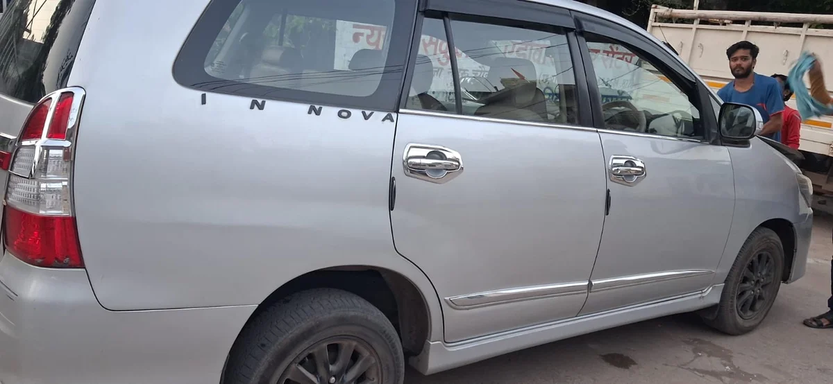 TOYOTA INNOVA 2.5 V 8STR - 7