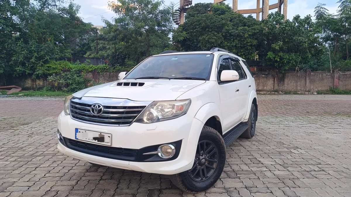 TOYOTA FORTUNER 4×2 MT