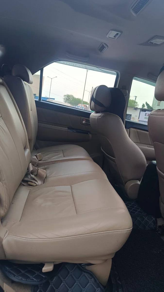 TOYOTA FORTUNER 4×2 MT - 18