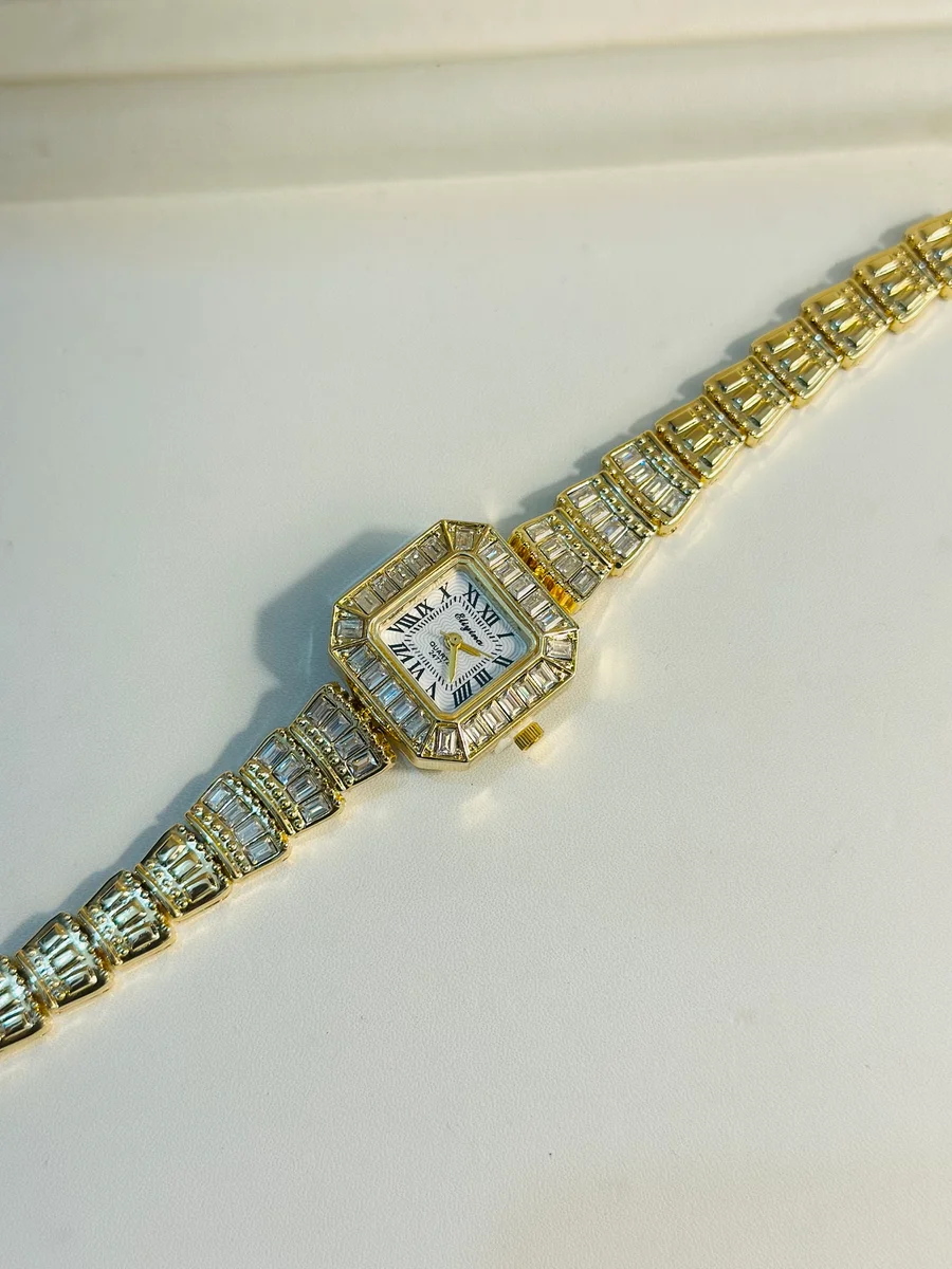 Vintage Golden Stone Watch 3