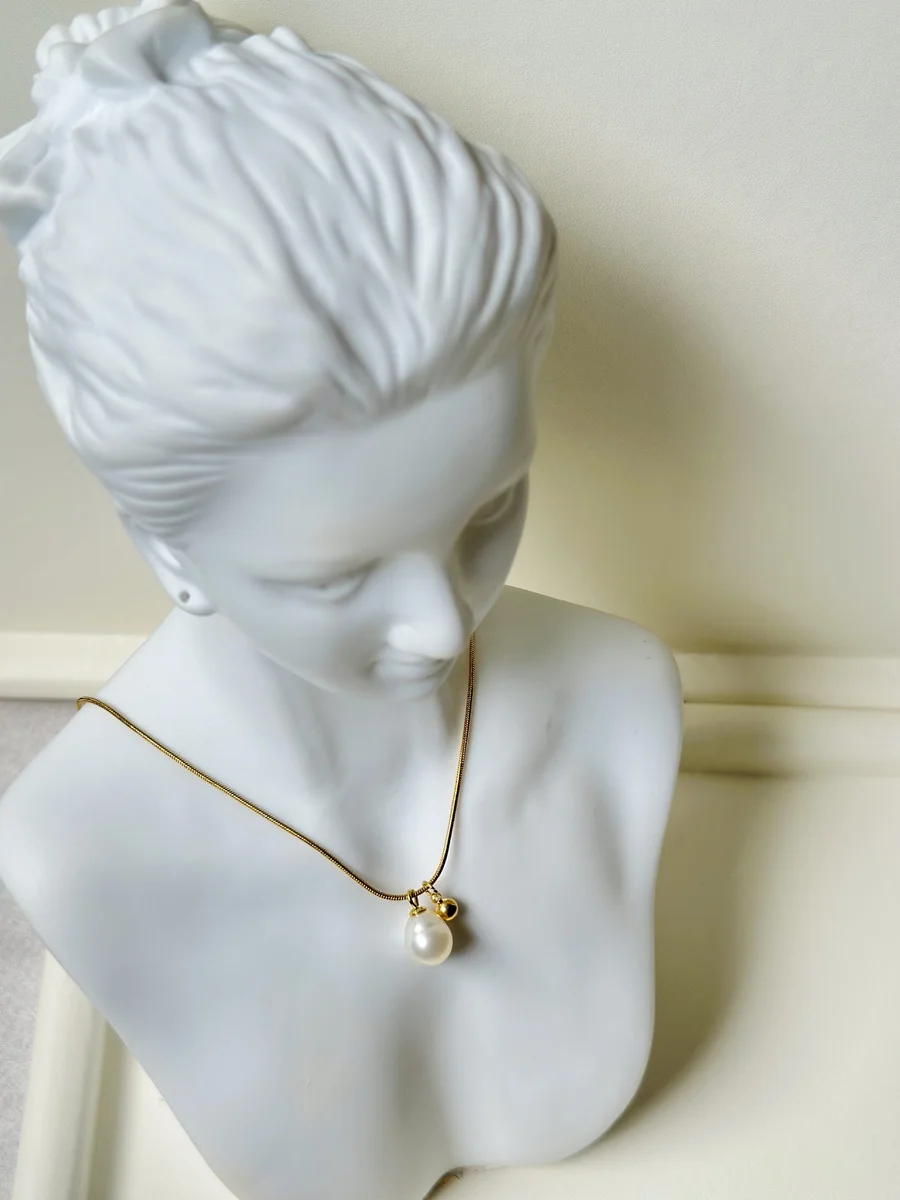Caramel Pearl Necklace 2