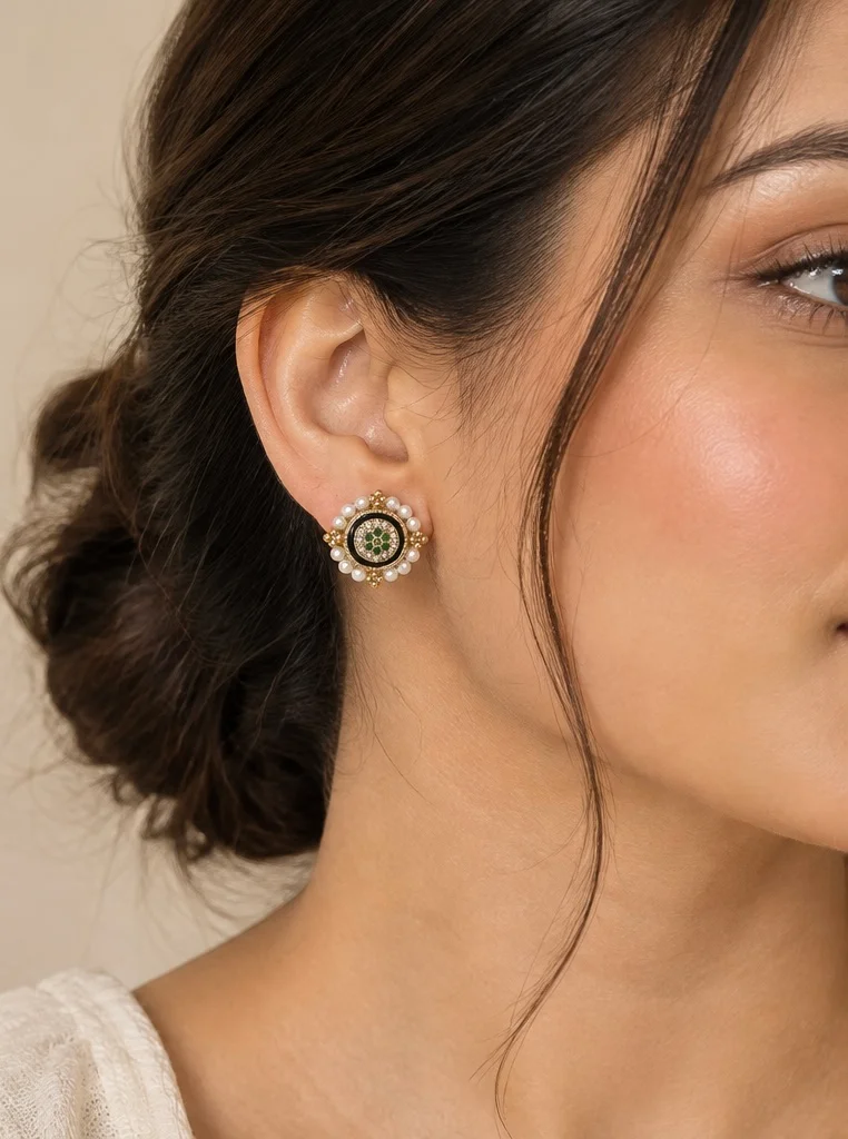 Royale Studs – green stones 2