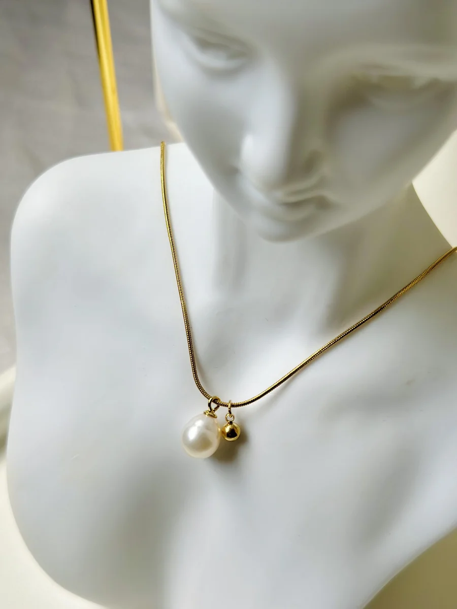 Caramel Pearl Necklace 3