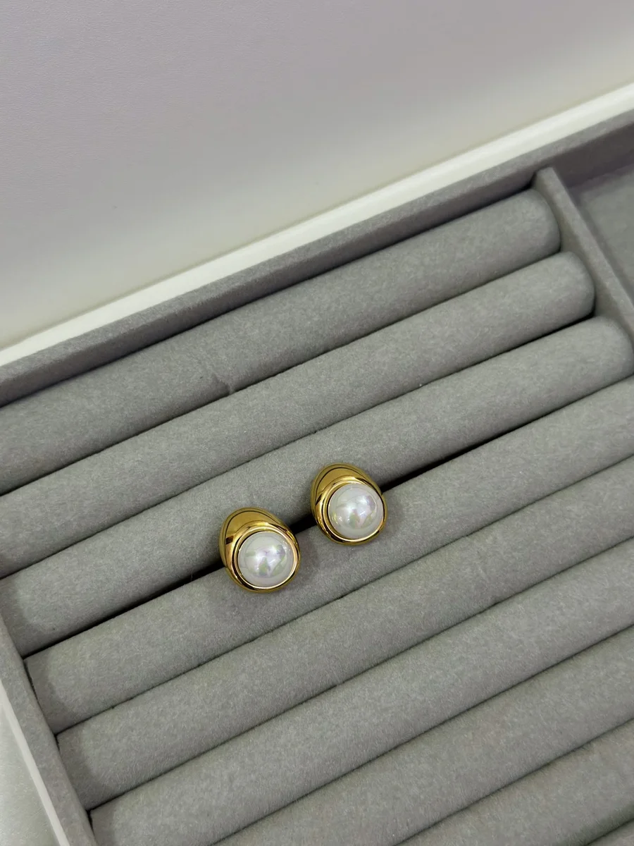 Pearl Premium Studs 2