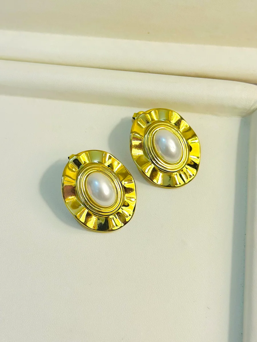 Statement Pearl Earrings