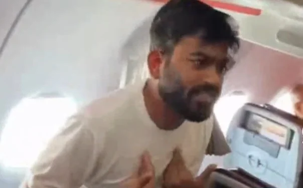 Delhi Protest: ವಿಮಾನದಿಂದಲೇ ಸಿಜೆಪಿ ನಾಯಕರ ವಶಕ್ಕೆ ಪಡೆದ ಪೊಲೀಸರು