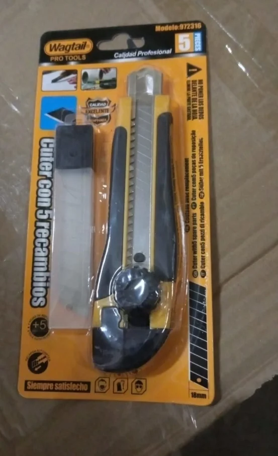 Wagtail Cutter Knife with 4 Blades