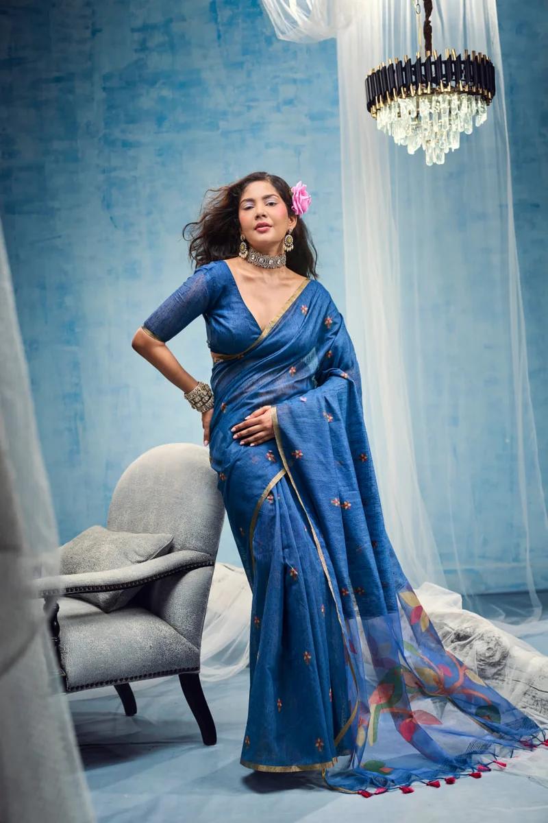LV248CN151026-2 — Indriya - Series : 001 TO 004 , Saree : Munga Cotton Handloom Weaving , Blouse : Munga Cotton Handloom Weaving , Occasion : Festival wear, Car