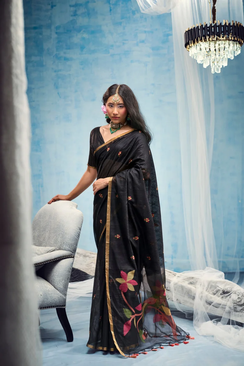 LV248CN151026-2 — Indriya - Series : 001 TO 004 , Saree : Munga Cotton Handloom Weaving , Blouse : Munga Cotton Handloom Weaving , Occasion : Festival wear, Car