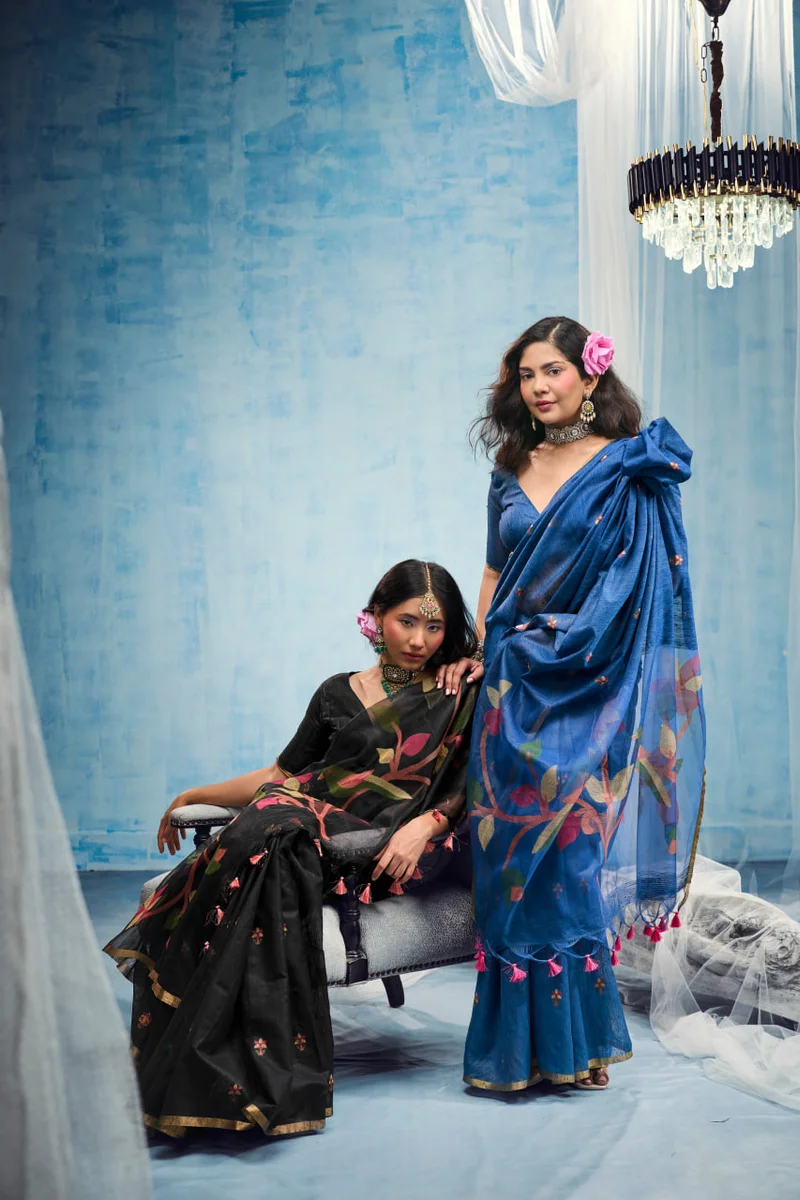LV248CN151026-2 — Indriya - Series : 001 TO 004 , Saree : Munga Cotton Handloom Weaving , Blouse : Munga Cotton Handloom Weaving , Occasion : Festival wear, Car