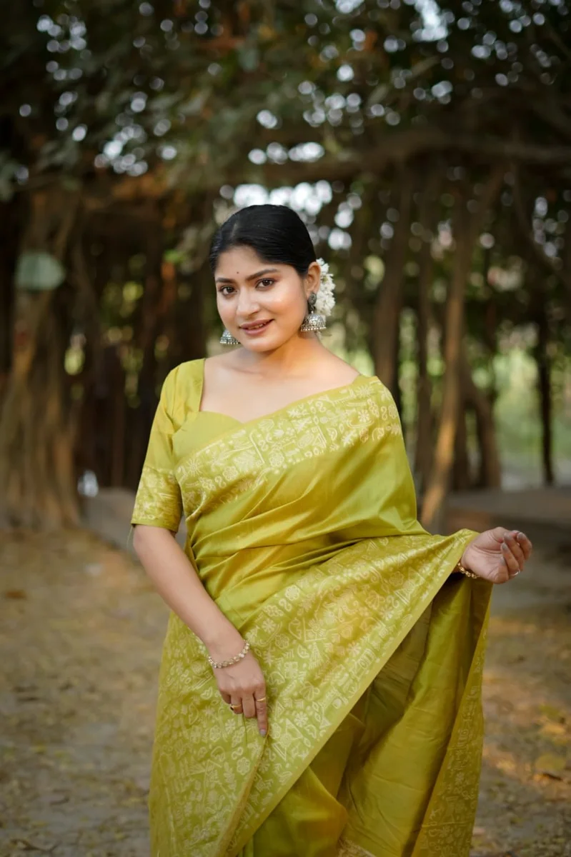 Handloom Raw Silk Saree with rich weaving pallu, unique Gala Border pattern + running blouse piece by www.Laavsee.com