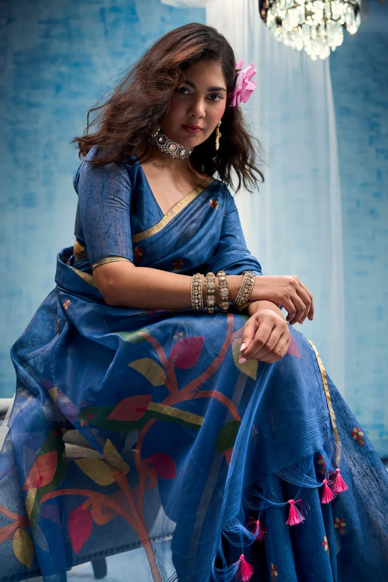 LV248CN151026-2 — Indriya - Series : 001 TO 004 , Saree : Munga Cotton Handloom Weaving , Blouse : Munga Cotton Handloom Weaving , Occasion : Festival wear, Car