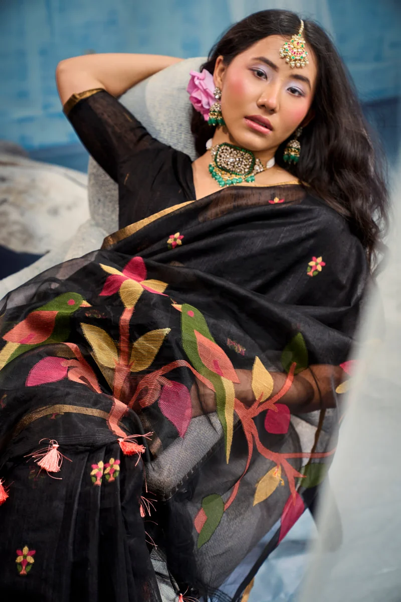 LV248CN151026-2 — Indriya - Series : 001 TO 004 , Saree : Munga Cotton Handloom Weaving , Blouse : Munga Cotton Handloom Weaving , Occasion : Festival wear, Car
