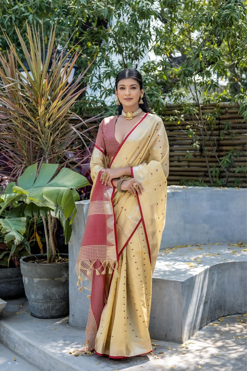 WhatsApp 📞 +917698385113 www.Laavsee.com __ LV202CN151026-1 ✨ Elisha Pyramid – Semi Tussar Silk Saree with all-over Bandhani Butti weaves, traditional temple b